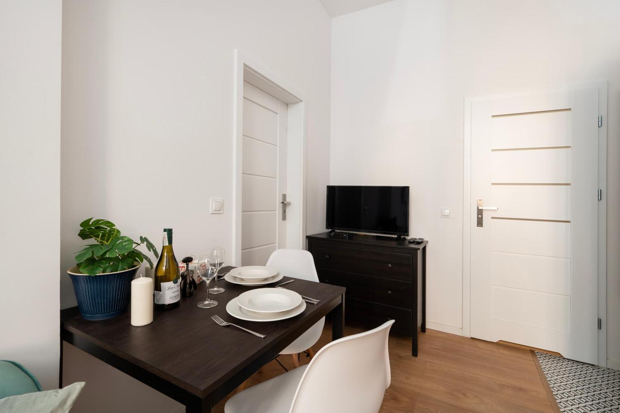 Manufaktura - Workspace, Bus & Tram - By Rentujemy Apartment